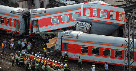 Traffic resumes after C China train collision