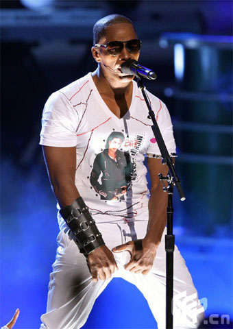 Jamie Foxx performs at the Black Entertainment Television (BET) Awards on June 28 (local time) in Los Angeles.