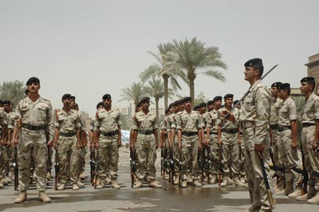 Iraqi honor guard attend a hand-over ceremony from the U.S. military to Iraq security forces in Baghdad, capital of Iraq, June 29, 2009. June 30 is the deadline for U.S. combat troops to withdraw from major cities in Iraq. (Xinhua)