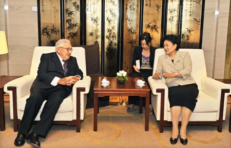 Chinese State Councilor Liu Yandong (R) meets with Henry Kissinger, former U.S. secretary of state, in Beijing, June 29, 2009. (Xinhua/Xie Huanchi)