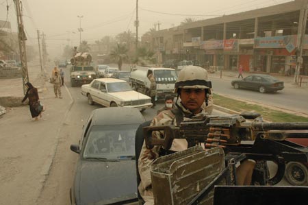 Soldiers of Iraqi security forces patrol the streets in Baghdad, capital of Iraq, on June 28, 2009. As part of a security pact signed between Baghdad and Washington last year, U.S. troops will withdraw from Iraq's cities, towns and villages by June 30, 2009 to their bases, and will leave the country by December 31, 2011. (Xinhua/Gao Shan) 