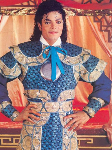 The late super idol Michael Jackson spent a holiday in Hong Kong in 1987, where he visited the Shaw Brothers film studio, and TVB, Hong Kong's first commercial television station, where he was photographed in ancient Chinese costume at the TV studio in Qingshui Bay.Michael Jackson wearing ancient Chinese costume.