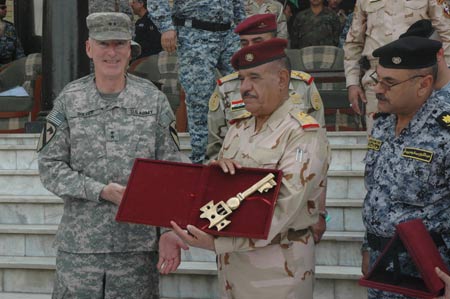 U.S. General Daniel Bolger (1st L), commander of US forces in Baghdad, hands over a symbolic key to General Abud Qambar, commander of Baghdad Operation Command, during a hand-over ceremony in Baghdad, capital of Iraq, June 29, 2009. June 30 is the deadline for U.S. combat troops to withdraw from major cities in Iraq. (Xinhua) 