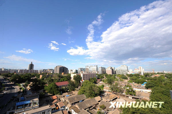 Photo taken on June 30, 2009 shows the blue sky in Beijing. According to an environment official, Beijing saw 146 'blue sky days' during the first half of the year, which was 23 days more than the corresponding period last year and 47 days than the average level in recent years.