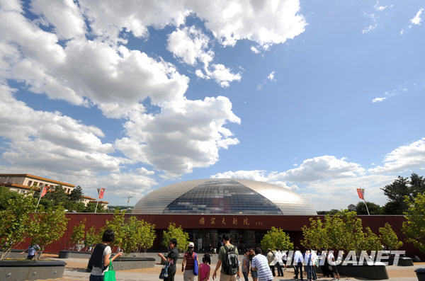 Photo taken on June 30, 2009 shows the blue sky in Beijing. According to an environment official, Beijing saw 146 'blue sky days' during the first half of the year, which was 23 days more than the corresponding period last year and 47 days than the average level in recent years. 
