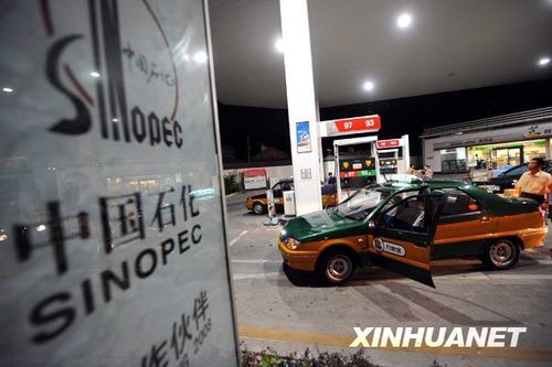 Taxies lined up for refueling in a petrol station in Chongwenmen, Beijing on June 30. China's latest fuel price hike from Tuesday would certainly pinch the pockets of consumers, but may not leave a lasting impact on the nation's economic recovery, analysts said.