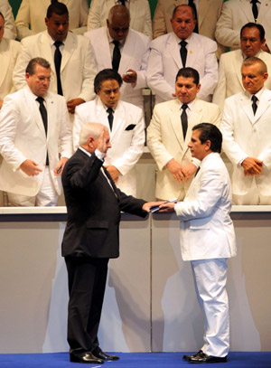 Panama's new President Ricardo Martinelli (L) takes the oath during his inauguration at the Convention Center of Atlapa in Panama City July 1, 2009, becoming the fifth elected president of the country since Panama's military government fell in 1989. (Xinhua/Edward de Icaza)