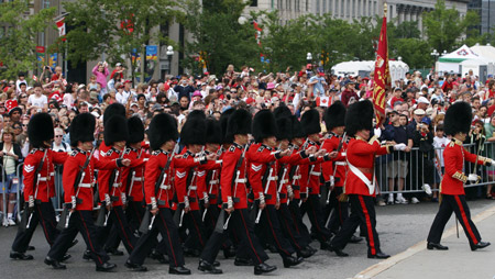 Canada's Governor General's Foot Guards march during Canada Day celebrations on Parliament Hill in Ottawa, capital of Canada, July 1, 2009. Canadians celebrated their country's 142nd birthday on Wednesday. (Xinhua/Zou Zheng)