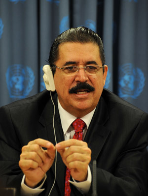 The ousted President of Honduras Manuel Zelaya speaks during a press conference at the UN headquarters in New York, the United States, June 30, 2009. Manuel Zelaya expressed his gratitude toward the international community and tearfully described the last moments in his home country before being thrown onto a plane and whisked away. (Xinhua/Gu Xinrong)