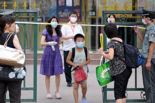 Beijing reported Wednesday its first mass infection of the A(H1N1) flu at the Nanhuzhongyuan Primary School with seven pupils between 8 and 10 years old being confirmed infected with the virus. [CFP]