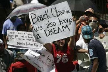 Supporters of ousted Honduras&apos; President Manuel Zelaya hold up placards during a march in downtown Tegucigalpa July 1, 2009. [Edgard Garrido/CCTV/REUTERS] 