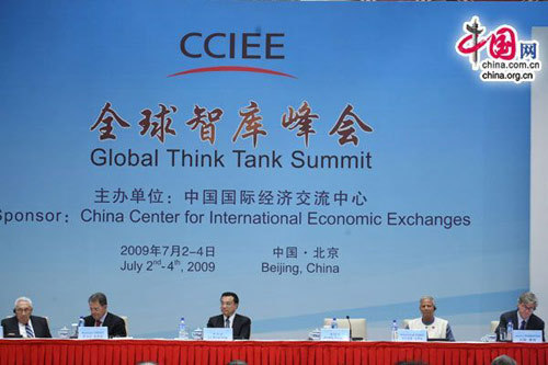 The Global Think-Tank Summit opened in Beijing on July 2, 2009. More than 900 scholars, experts and representatives from business circle around the world have gathered here to discuss remedies for the global financial crisis and the future development of the world economy.