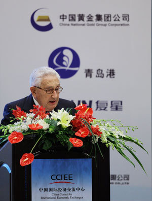 Former US Secretary of State Henry Kissinger delivers a keynote speech in Beijing, capital of China, July 2, 2009. The global think-tank summit opened here Thursday. 