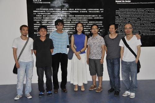 Artists and curator: (From L to R) Wang Fenghua, Wang Jing, Zhang Dan, Zheng Na, Zheng Da, Luo Jie and Li Changlong.