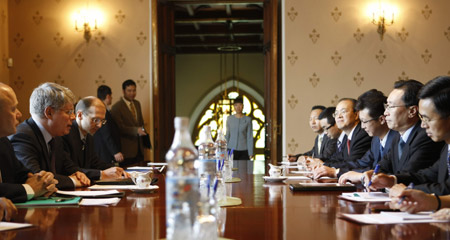 Chinese Vice Foreign Minister Wu Dawei (2nd R) meets with Russian Deputy Foreign Minister Alexei Borodavkin (2nd L)in Moscow, Russia, July 4, 2009, to discuss the nuclear issue on the Korean Peninsula and the situation in Northeast Asia. (Xinhua/Lu Jinbo)