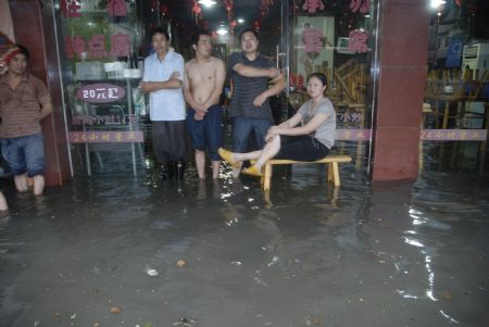 The local shoppers stray at the flooded grocery stores in downtown Yingtan city in southern China's Jiangxi province, July 4, 2009. Heavy rain and storm struck the city saturday paralysing part of the city's communications. [Xinhua]