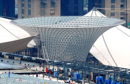 Photo taken on July 4, 2009 shows the Sunshine Valley under construction for the Shanghai 2010 World Expo in Shanghai, east China. The Shanghai 2010 World Expo is to open on May 1, 2010. [Guo Changyao/Xinhua]