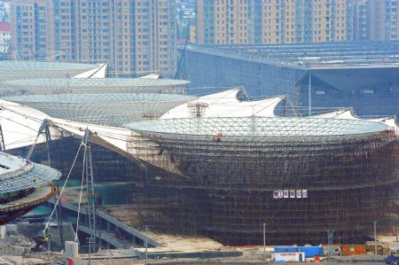 Photo taken on July 4, 2009 shows the Sunshine Valley under construction for the Shanghai 2010 World Expo in Shanghai, east China. The Shanghai 2010 World Expo is to open on May 1, 2010. [Guo Changyao/Xinhua]