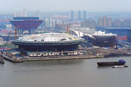 Photo taken on July 4, 2009 shows buildings under construction for the Shanghai 2010 World Expo in Shanghai, east China. The Shanghai 2010 World Expo is to open on May 1, 2010. [Guo Changyao/Xinhua]