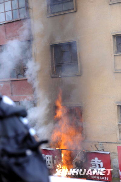 Photo taken on July 5, 2009 shows a shop being burned in a street of Urumqi, capital of northwest China's Xinjiang Uygur Autonomous Region. 