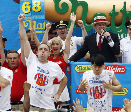 Joey Chestnut reacts after winning the Nathan's annual hot dog eating contest in the Coney Island section of New York, July 4, 2009. Chestnut set a world record by eating 68 hot dogs in 10 minutes.[Xinhua/Reuters]