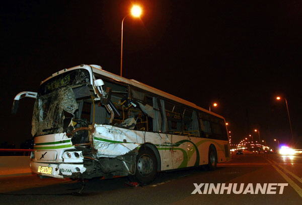 Three people were killed and 14 others injured Sunday night as a bus lost control and entered the opposite lane to collide with more than 10 vehicles on a bridge in Shanghai. The accident occurred at around 9:30 p.m. Sunday on the Yangpu Bridge. [Xinhua] 