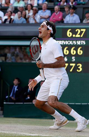 Roger Federer of Switzerland celebrates his victory after beating Andy Roddick of the U.S. 5-7, 7-6, 7-6, 3-6, 16-14, in the Men's Singles Final of the 2009 Wimbledon Tennis Championships at the All England Tennis Club, in southwest London, on July 5, 2009.(Xinhua Photo) 