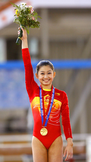 China's Jiang Yuyuan celebrates on the awarding podium after the individual all-around match of women's artistic gymnastics in the 25th Universiade in Belgrade, capital of Serbia, July 4, 2009. Jiang claimed the champion with a total of 57.050 points. (Xinhua/Fan Jun)