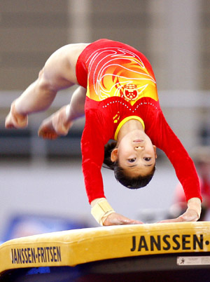 China's Jiang Yuyuan competes in the vault competition of individual all-around match of women's artistic gymnastics in the 25th Universiade in Belgrade, capital of Serbia, July 4, 2009. (Xinhua/Fan Jun)