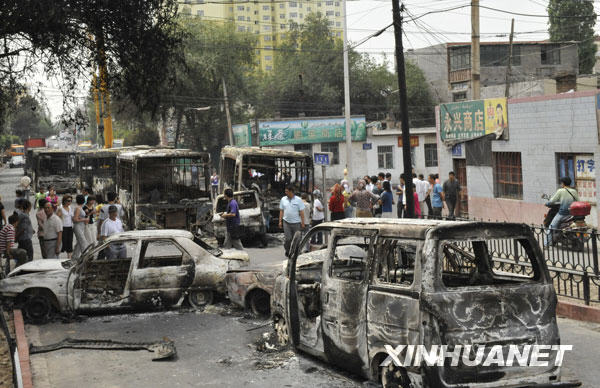 Vehicles set on fire and destroyed in Sunday night's riot are seen on Beiwan Street in Urumqi, capital of northwest China's Xinjiang Uygur Autonomous Region, July 6, 2009. Death toll has risen to 156 following the riot Sunday evening in Urumqi, capital of northwest China's Xinjiang Uygur Autonomous Region, according to official sources. [Xinhua]
