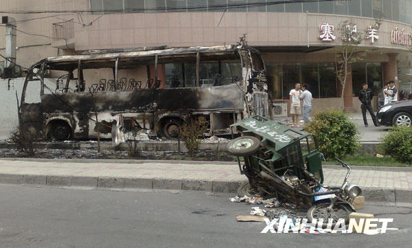 Vehicles set on fire and destroyed in Sunday night's riot are seen on Beiwan Street in Urumqi, capital of northwest China's Xinjiang Uygur Autonomous Region, July 6, 2009. 