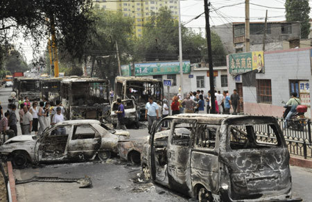 Vehicles set on fire and destroyed in Sunday night's riot are seen on Beiwan Street in Urumqi, capital of northwest China's Xinjiang Uygur Autonomous Region, July 6, 2009. Death toll has risen to 156 following the riot Sunday evening in Urumqi, capital of northwest China's Xinjiang Uygur Autonomous Region, according to official sources. [Xinhua]