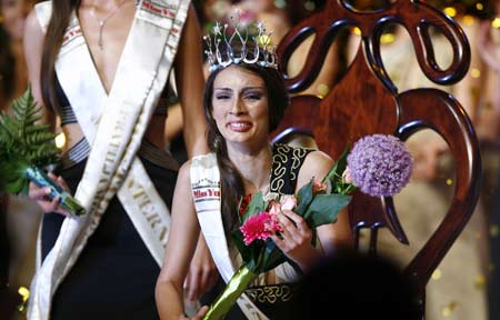  Jelena Markovic reacts after winning the Miss Serbia beauty contest in Belgrade late July 6, 2009. Markovic will represent her country during the Miss World final in Johannesburg, South Africa, in December. [Xinhua/Reuters]