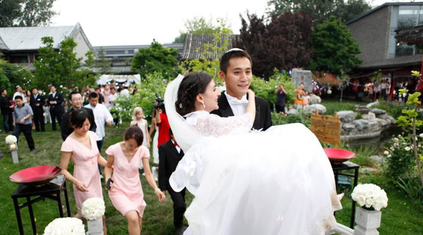 Award-winning Chinese actor Liu Ye married Anais Martane, his French bride, at a star-studded ceremony in Beijing on July 5.