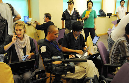 Chinese and foreign journalists work at the press center established at Hoi Tak Hotel in Urumqi, capital of northwest China's Xinjiang Uygur Autonomous Region, July 7, 2009. More than 60 overseas media have sent journalists to Urumqi after a riot broke out in the city Sunday, leaving 156 people dead and 1,080 others injured. (Xinhua/Sadat)