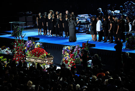 A star-studded public memorial service pays a farewell tribute to late pop star Michael Jackson at the Staples Center, Los Angeles, Tuesday. [Xinhua]