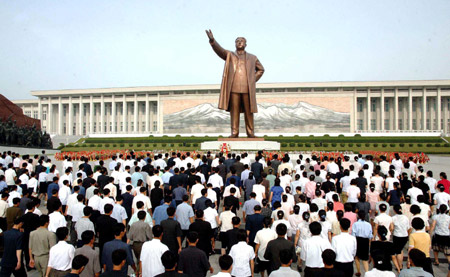 People present flowers to the statue of Kim Il Sung, late president of the Democratic People's Republic of Korea (DPRK), in Pyongyang on July 8, 2009. DPRK held a national memorial service on Wednesday to mark the 15th anniversary of the death of Kim Il Sung. [Xinhua/Korean Central News Agency]