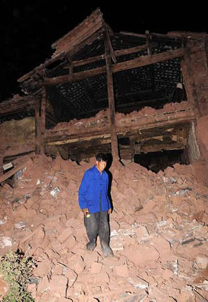 One was killed, more than 300 people were injured and more than 18,000 houses collapsed in a 6.0-magnitude earthquake that hit southwest China's Yunnan Province Thursday evening, local authorities said.