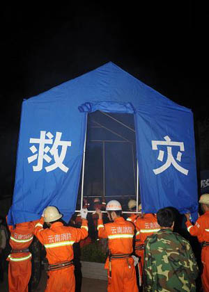 One was killed, more than 300 people were injured and more than 18,000 houses collapsed in a 6.0-magnitude earthquake that hit southwest China's Yunnan Province Thursday evening, local authorities said.