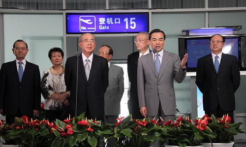 While receiving Wu's delegation at the airport, the Communist Party of China (CPC) Central Committee Taiwan Work Office Director Wang Yi said the forum this year would focus on enhancing cultural and educational cooperation, which was agreed upon between Hu Jintao, general secretary of the CPC Central Committee, and KMT Chairman Wu in May. 