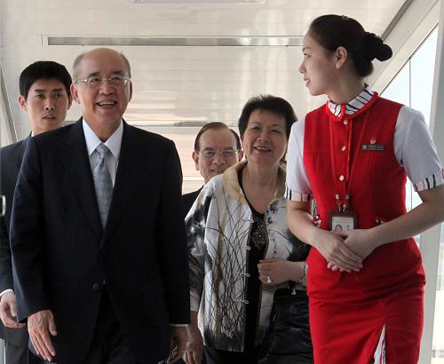 Kuomintang (KMT) Chairman Wu Poh-hsiung arrived on the Chinese mainland Friday to attend the Fifth Cross-Straits Economic, Trade and Culture Forum set for July 11 and 12 in Changsha, capital of the central Hunan Province.  