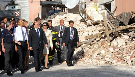 Italian Prime Minister Silvio Berlusconi (3rd L, front) and U.S. President Barack Obama (2nd L, front) visit the historical center of L'Aquila destroyed by the earthquake on April 6 in L'Aquila, Italy, July 8, 2009, first day of the G8 Summit.[Pool/Xinhua]