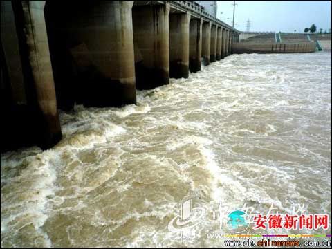 Photo taken on July 7, 2009. The State Flood Control and Drought Relief Headquarters warned Thursday that the flood situation seemed grim in the Huaihe River region given the forecast of prolonged heavy rainfall.