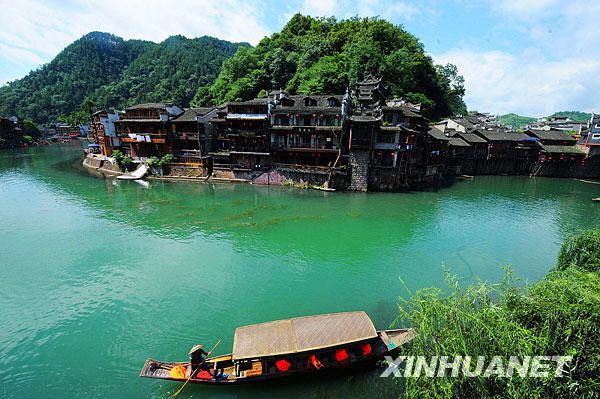 A selection of pictures published on Xinhuanet.com on July 8 exhibit the beauty of the ancient town of Phoenix, which is located in the Phoenix County in the Tujia and Miao ethnic minority Autonomous Prefecture in Hunan province. Built adjacent to the Tuo River, it is a national historical and cultural town with a long history and many places of interest. The town has been named 'the most beautiful whistle stop' in china. [Photo: Xinhuanet] 