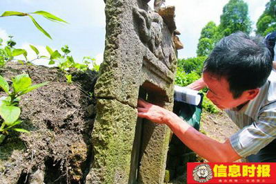 An archaeologist from Guangzhou identifies the ancient tomb. [Information Times]