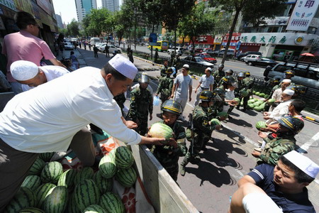 Islamic group members deliver watermelons to the public security forces whose intrepid presence spared the riot-plagued city from further unrests, in Urumqi, northwest China's Xinjiang Uygur Autonomous Region, Friday July 10, 2009. People in Urumuqi greet the city's peace protectors for their efforts in defending social stability. [Xinhua]