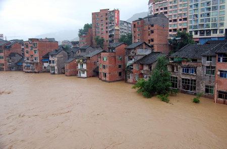 Photo taken on July 12, 2009 shows the flooded streets at the Nanba Town of Yihan County in Dazhou City, southwest China's Sichuan Province. [Xinhua]