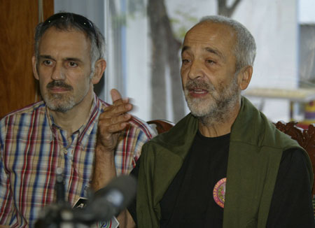 Freed hostage International Committee of the Red Cross (ICRC) volunteer 62-year old Italian Eugenio Vagni gestures as he faces the media while his superior Martin McDermott, ICRC regional delegate to armed and security forces in southeast Asia, listens to questions at the lounge of the Edwin Andrews Air Base (EAAB) in Zamboanga City, southern Philippines, on July 12, 2009.[Xinhua/STR]