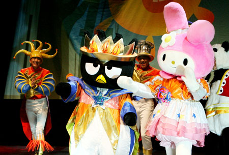 The performers give the stage play of 'Hello Kitty's Dream Light Fantasy' in Suzhou, a city of east China's Jiangsu Province, July 10, 2009. [Wang Jianzhong/Xinhua]