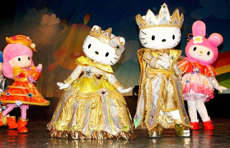 The performers give the stage play of 'Hello Kitty's Dream Light Fantasy' in Suzhou, a city of east China's Jiangsu Province, July 10, 2009. The stage play 'Hello Kitty's Dream Light Fantasy' is making a China tour in recent days. [Wang Jianzhong/Xinhua]